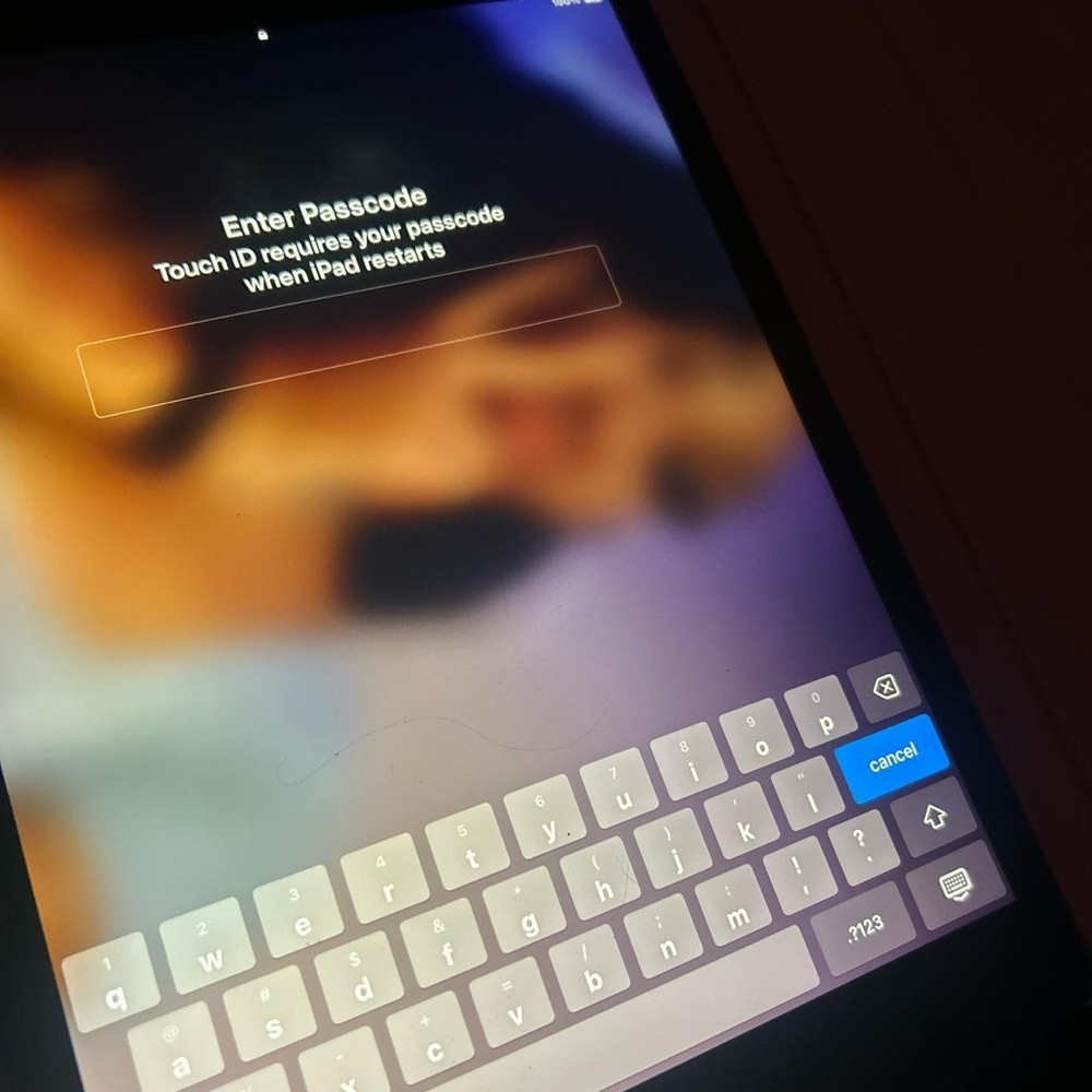 Apple Black Tablet Sleek Design